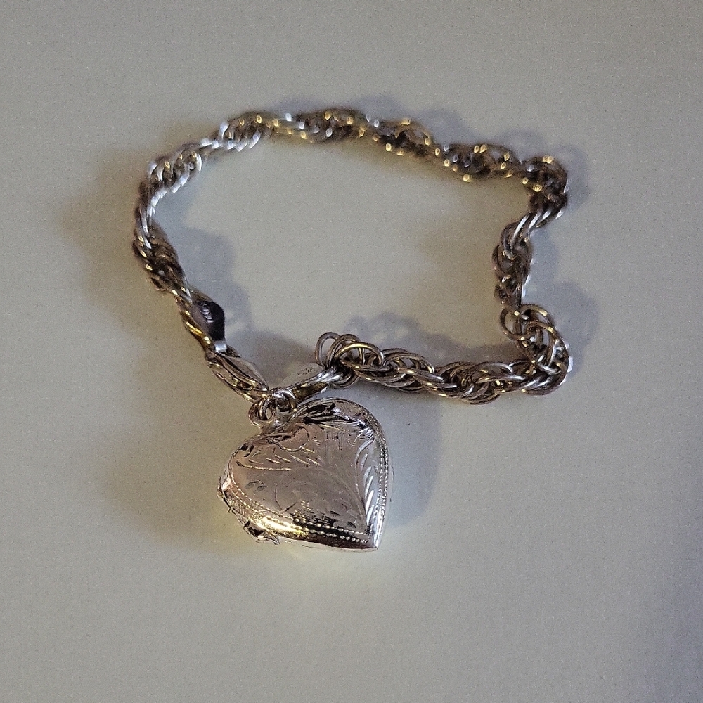 Silver Heart Charm Bracelet Lockit.